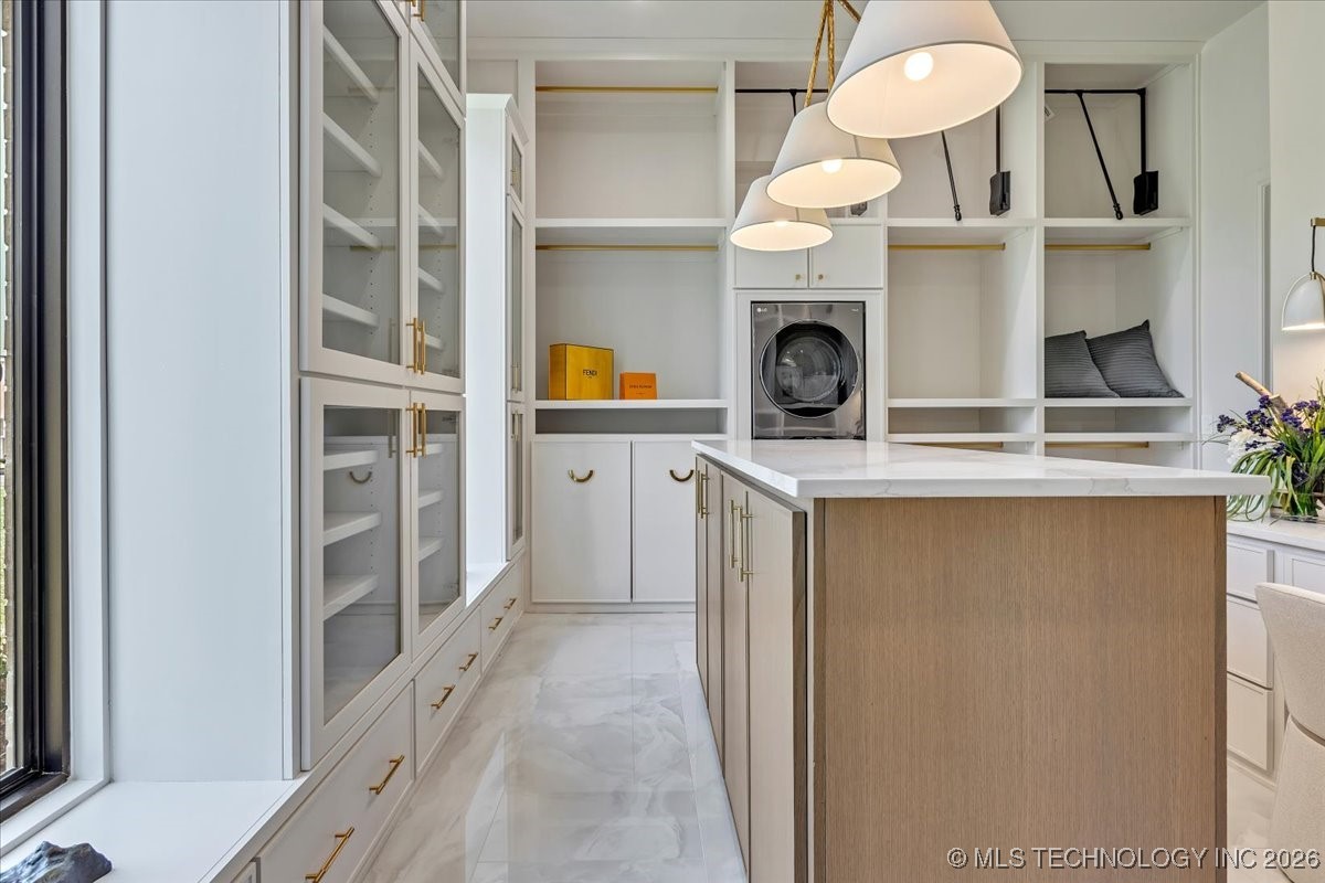 5835 E 139th Street S