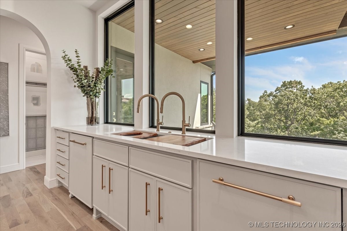 5835 E 139th Street S