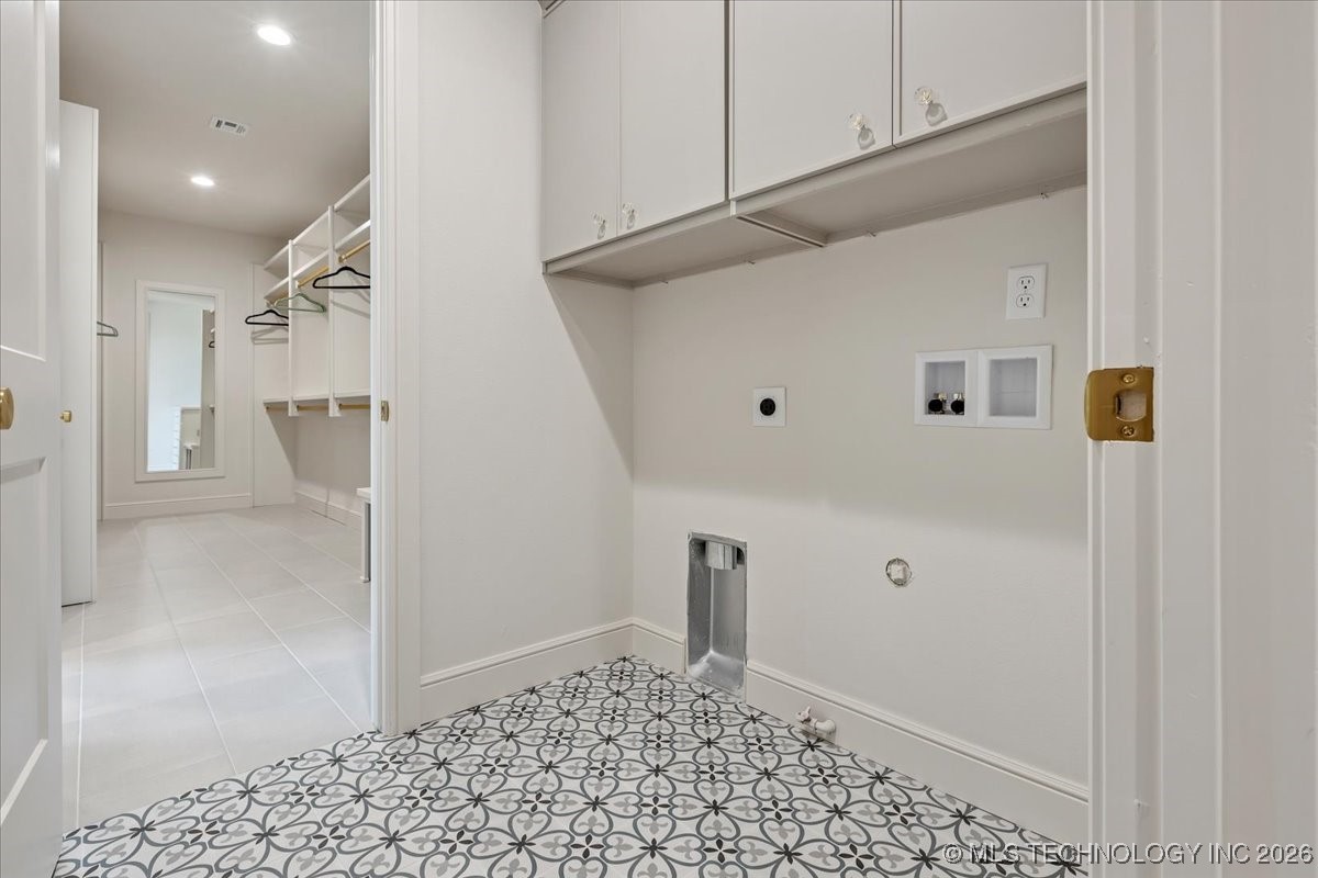 5835 E 139th Street S