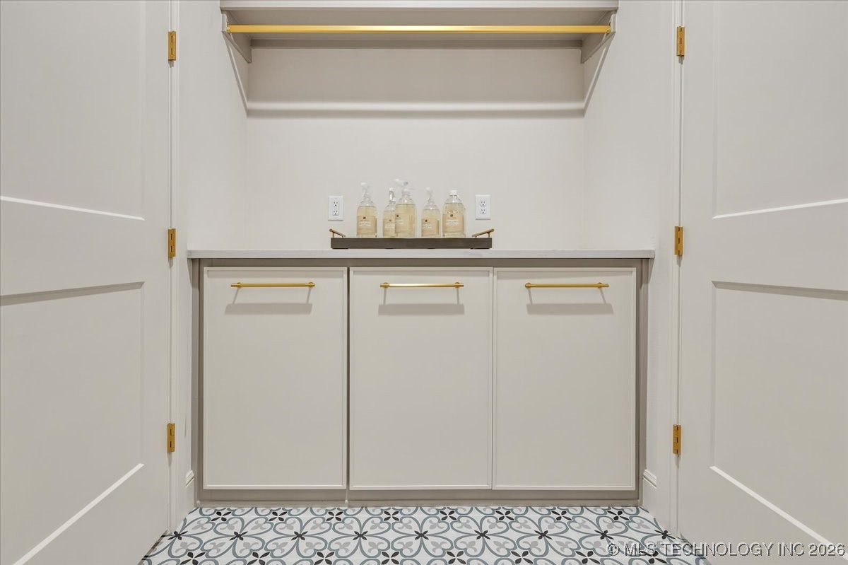 5835 E 139th Street S