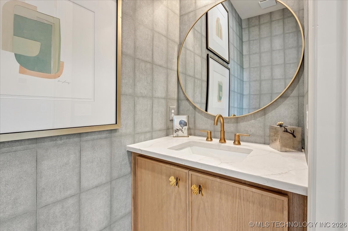 5835 E 139th Street S