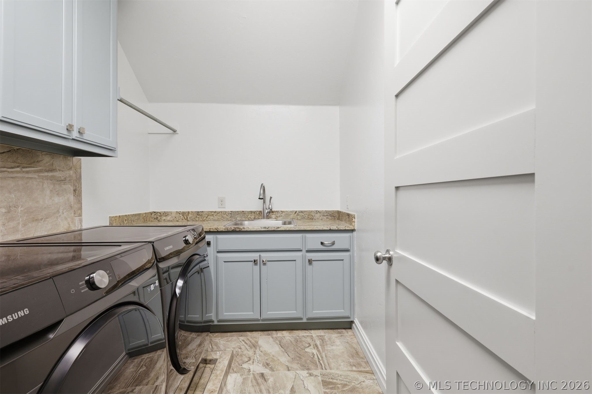 6133 E 138th Street S