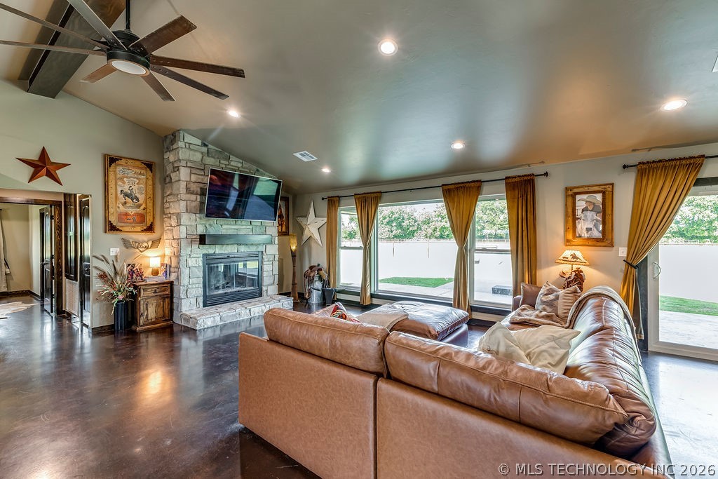 6946 County Road 3430