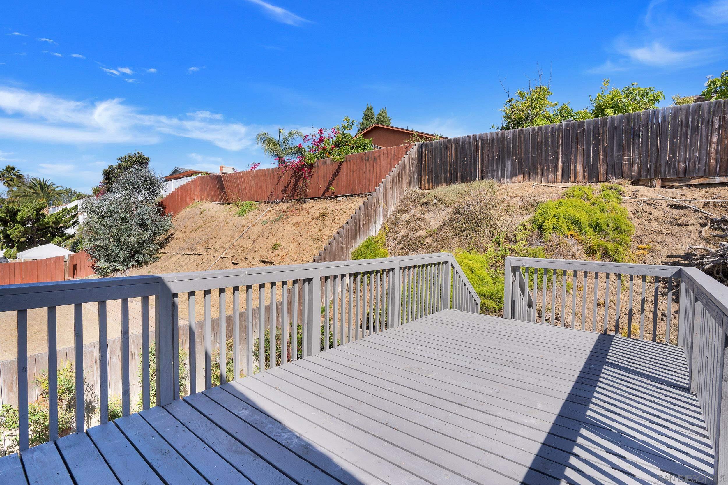 1233 Corte De Vela