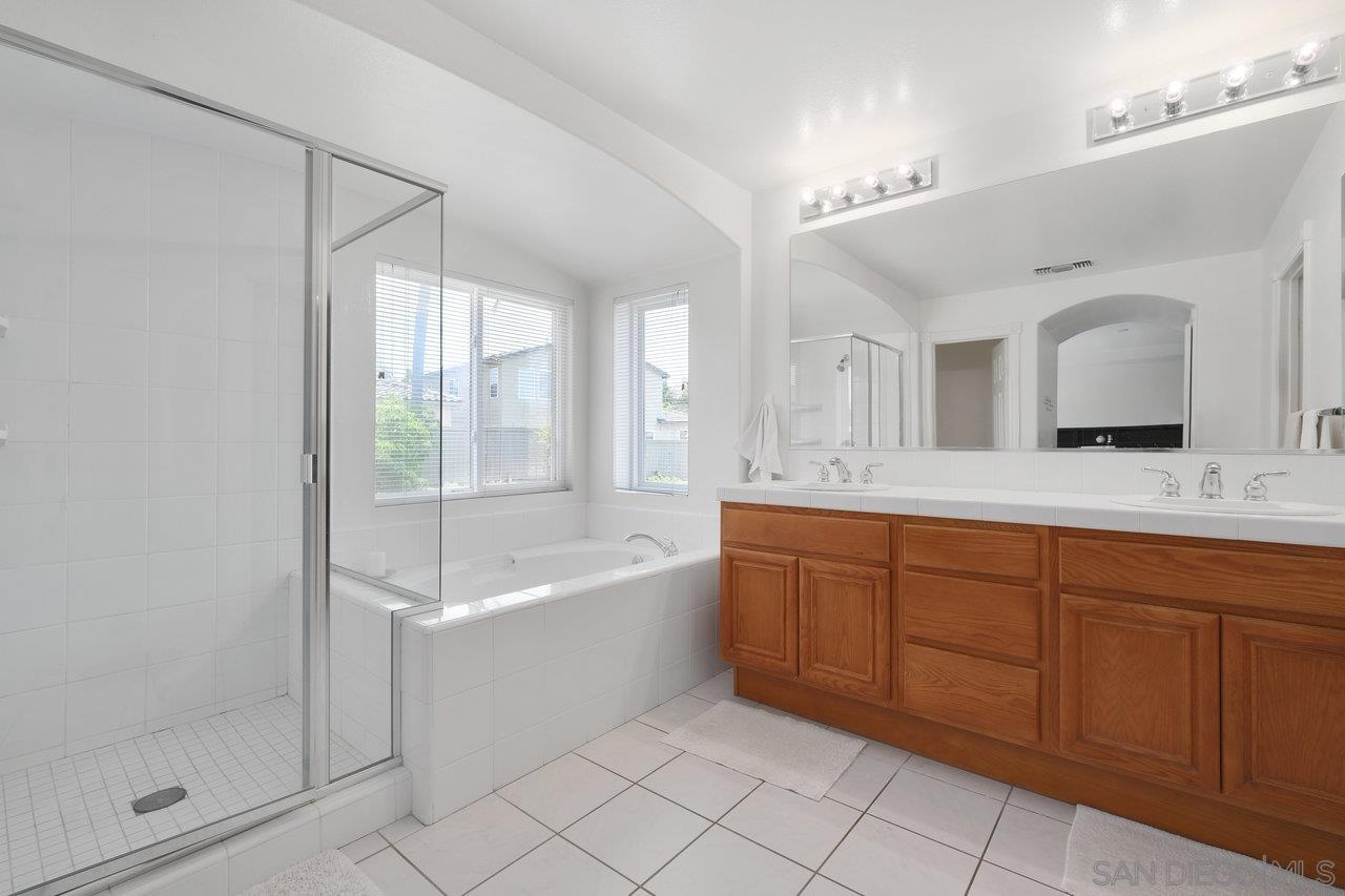1215 Newcastle Ct
