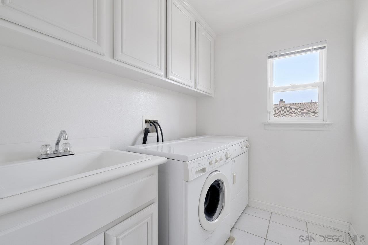 1215 Newcastle Ct