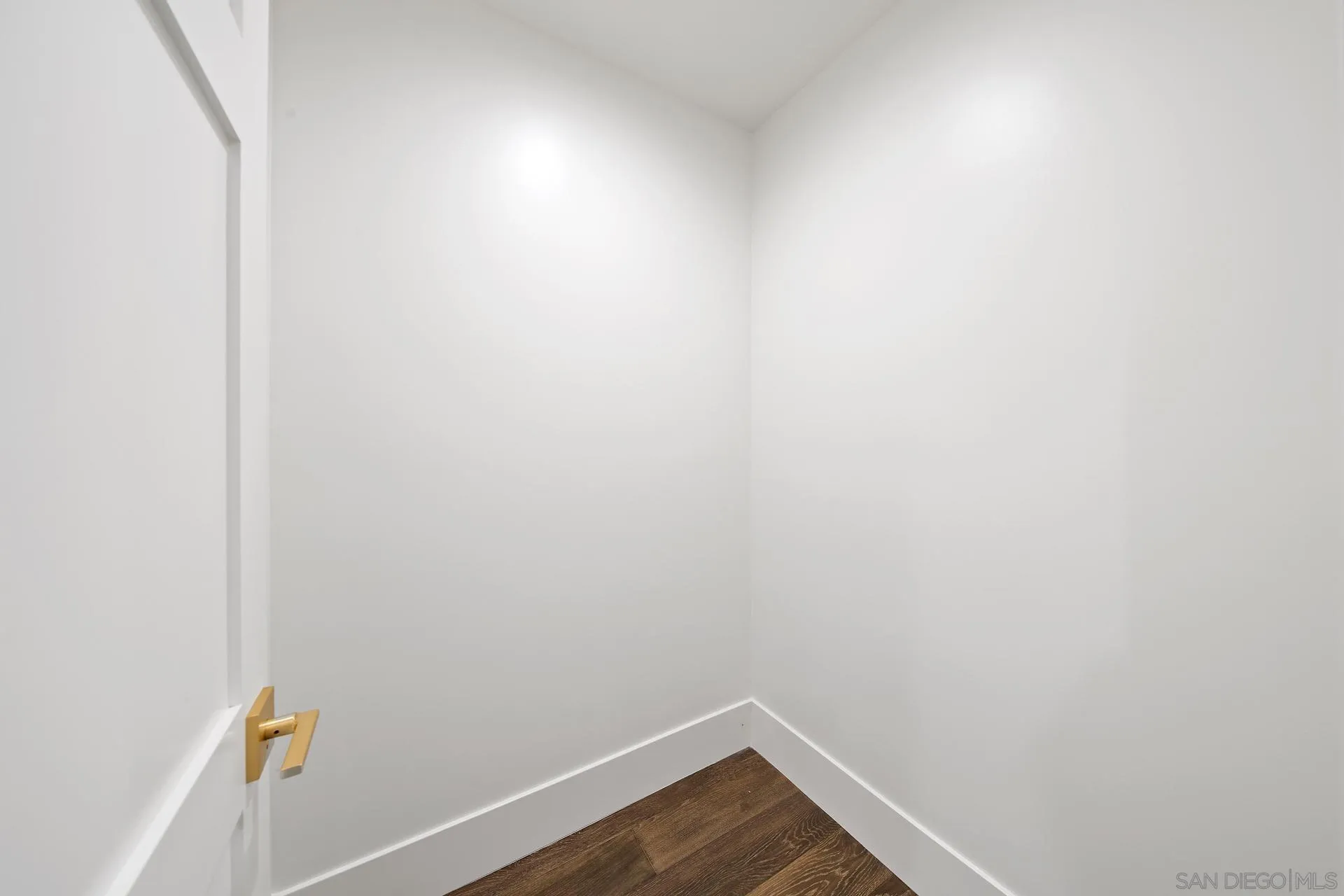 556 G Ave