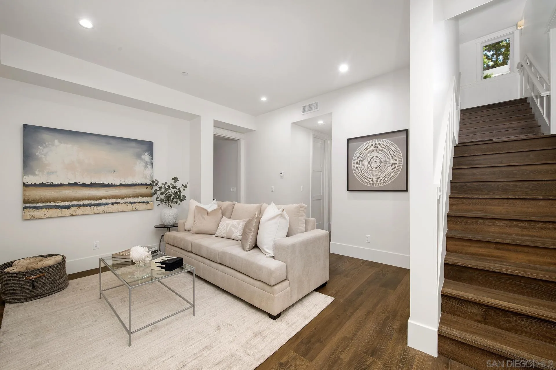 556 G Ave