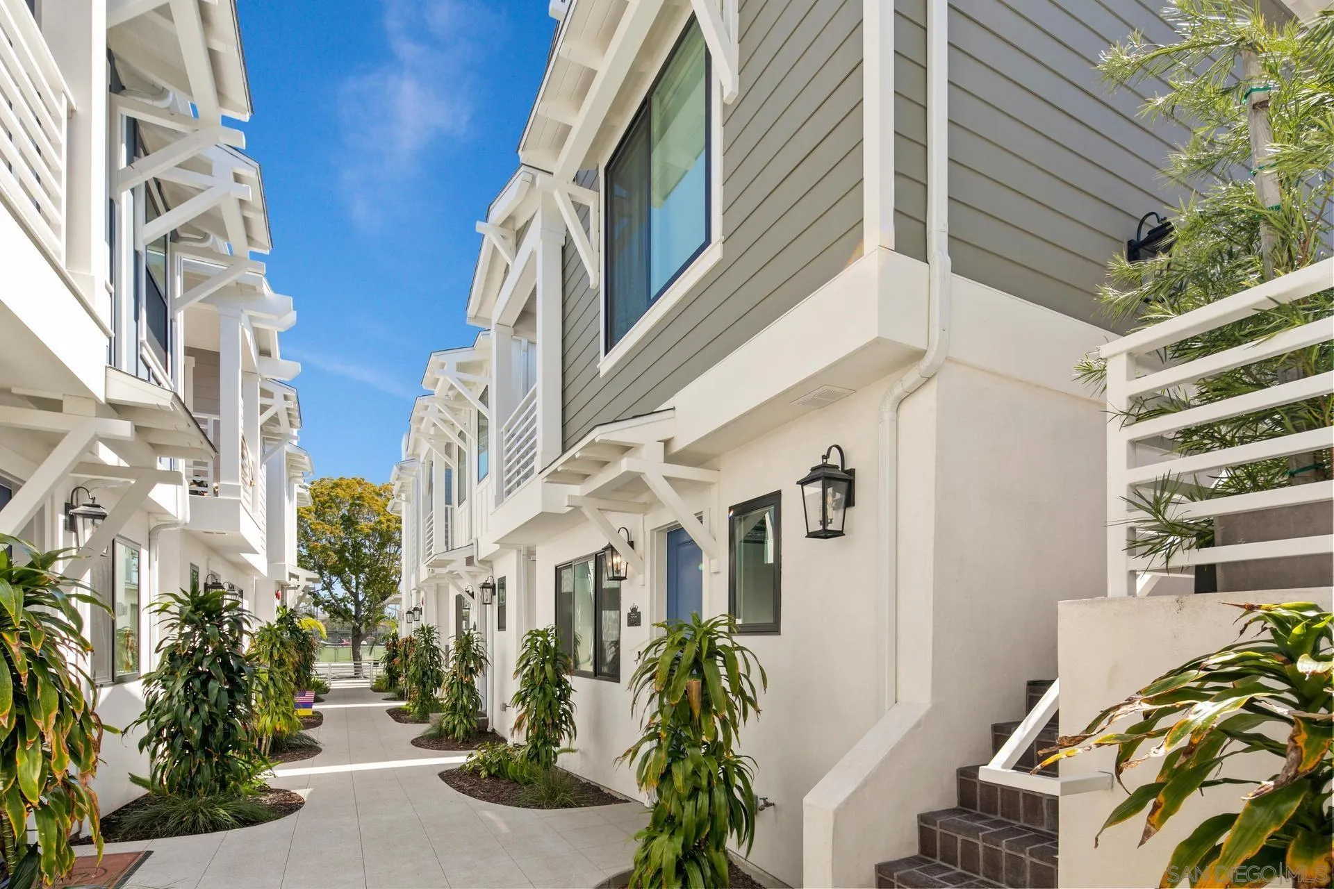 556 G Ave