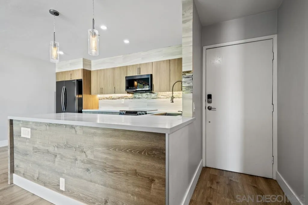 2510 Torrey Pines Road # 403