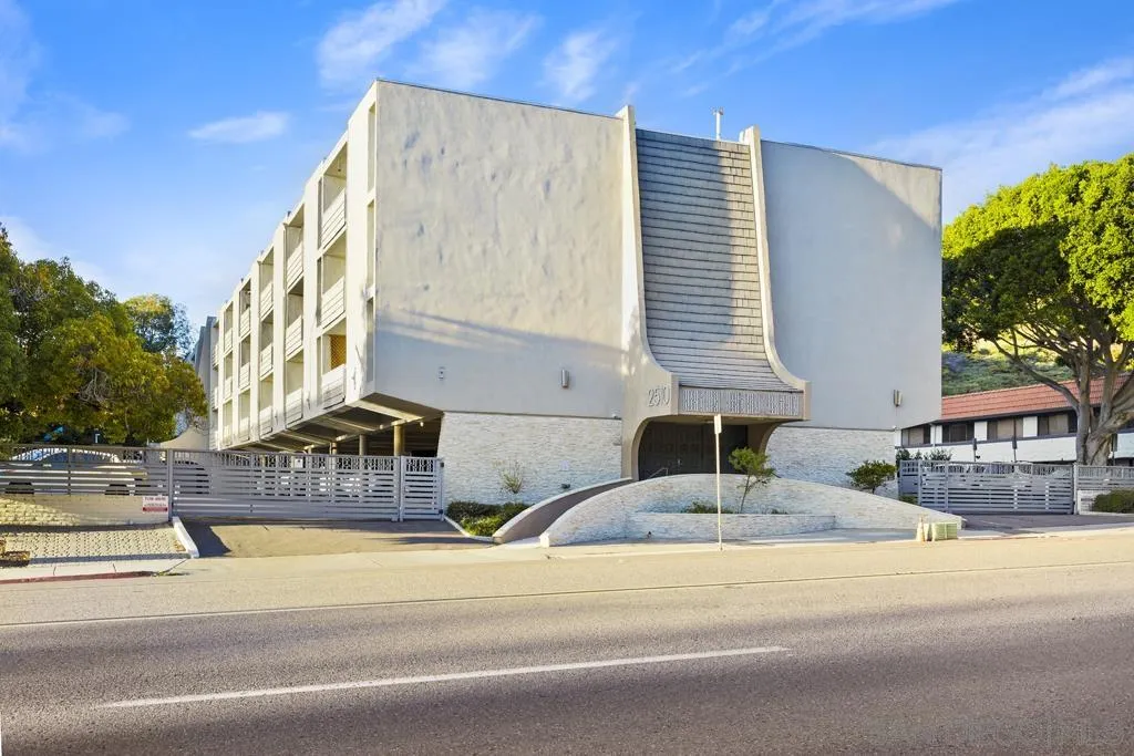 2510 Torrey Pines Road # 403