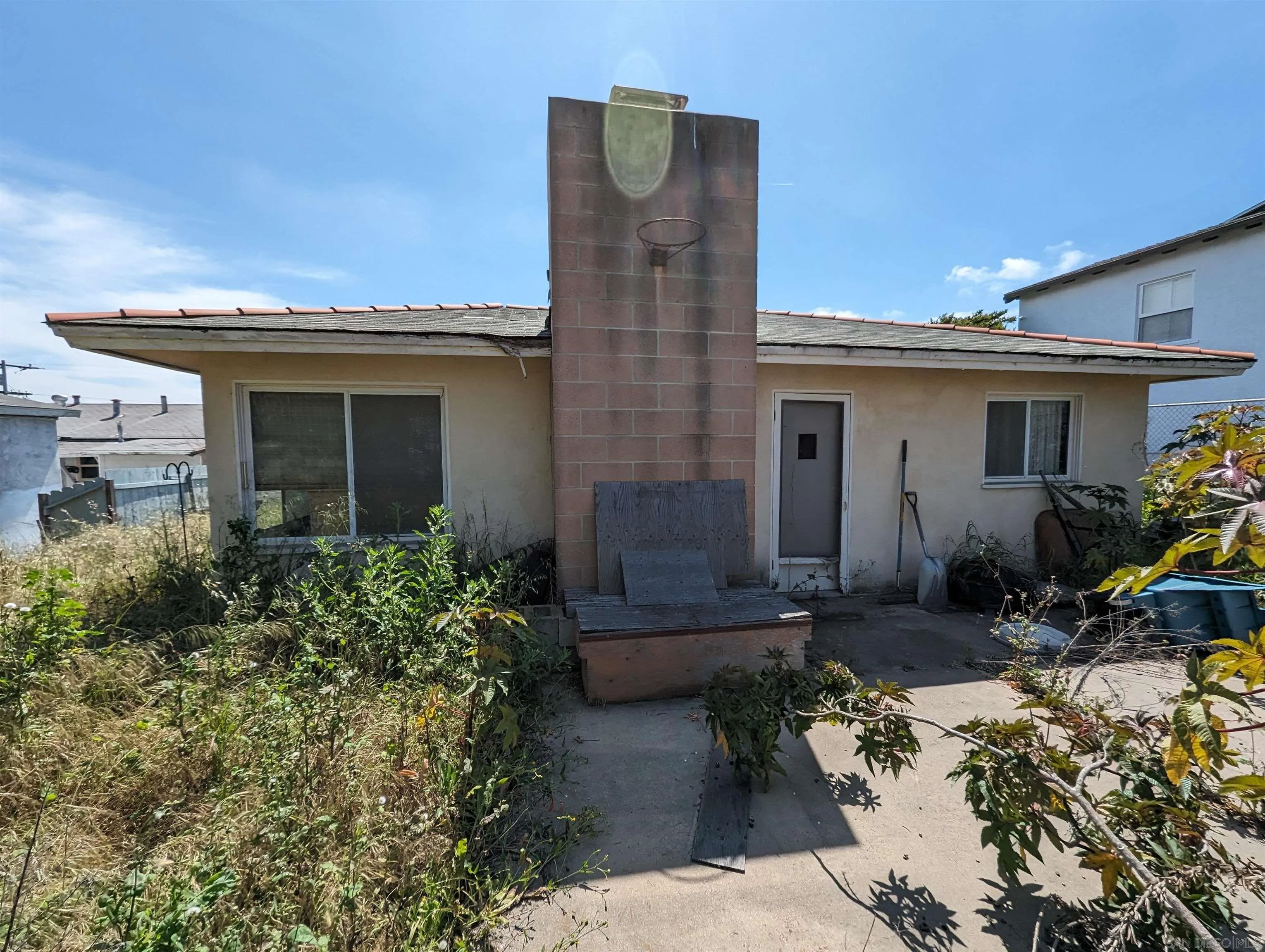 2529 Calle Aguadulce
