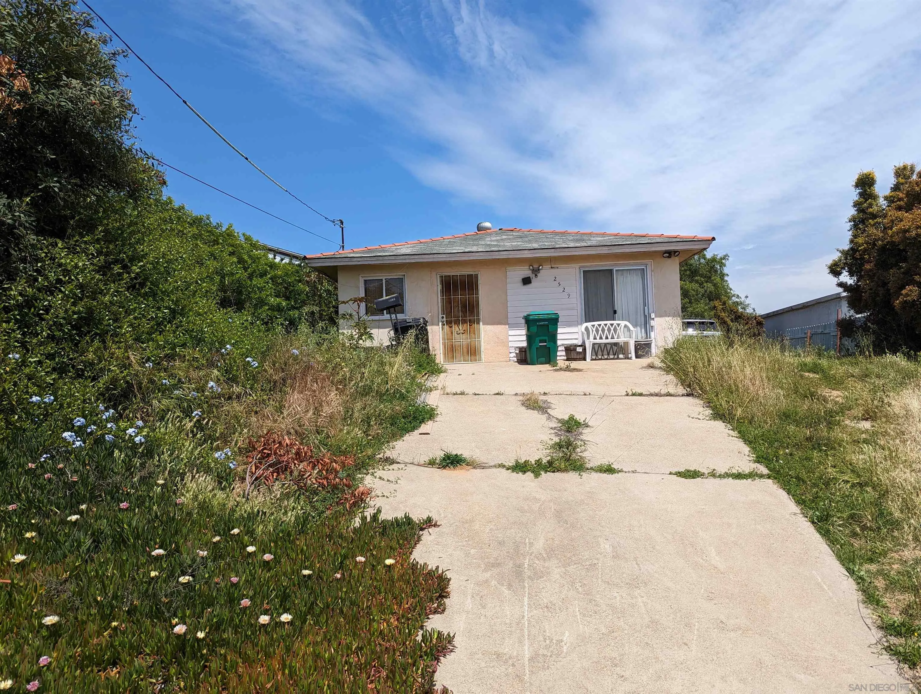2529 Calle Aguadulce