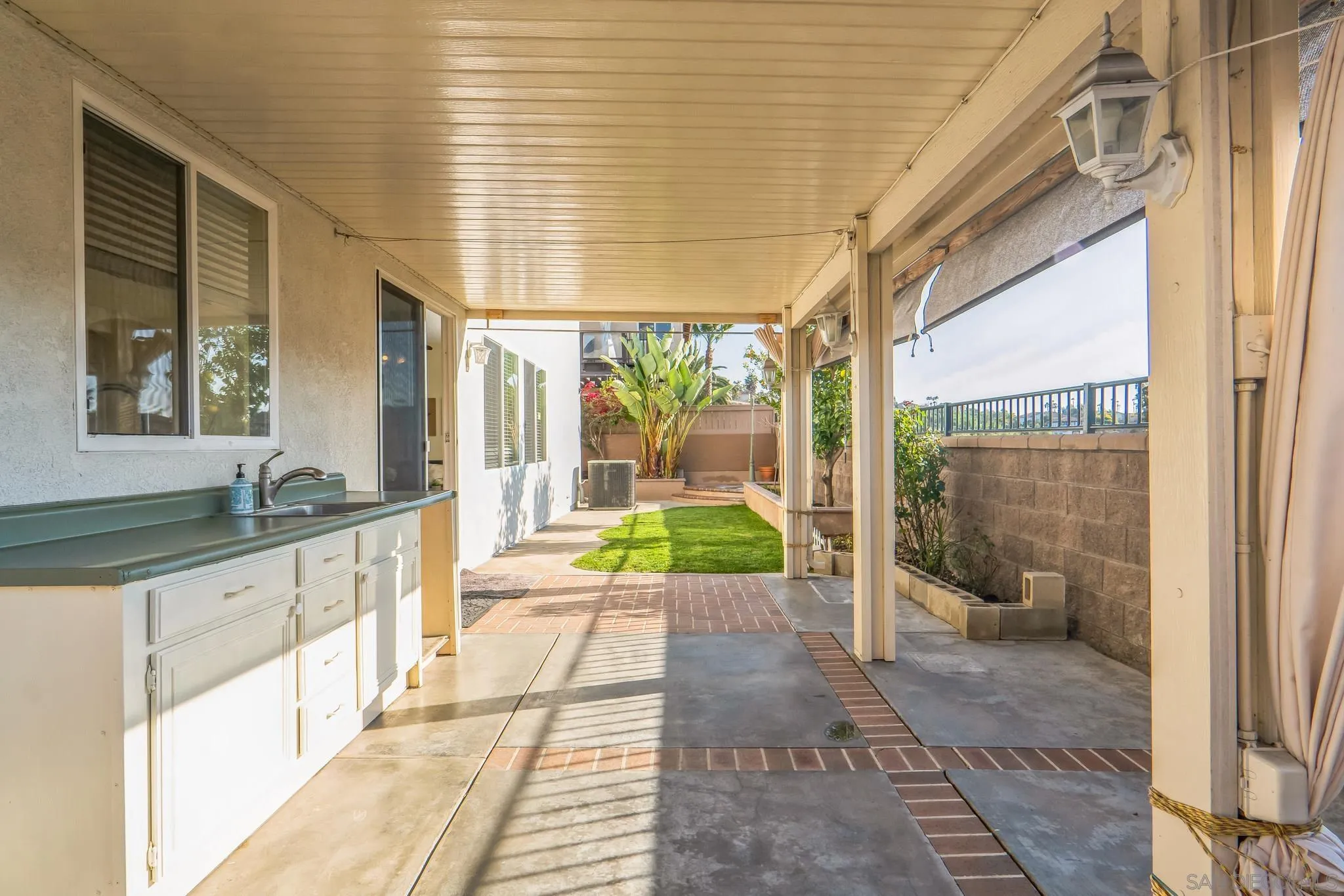 1064 Strawberry Valley Dr