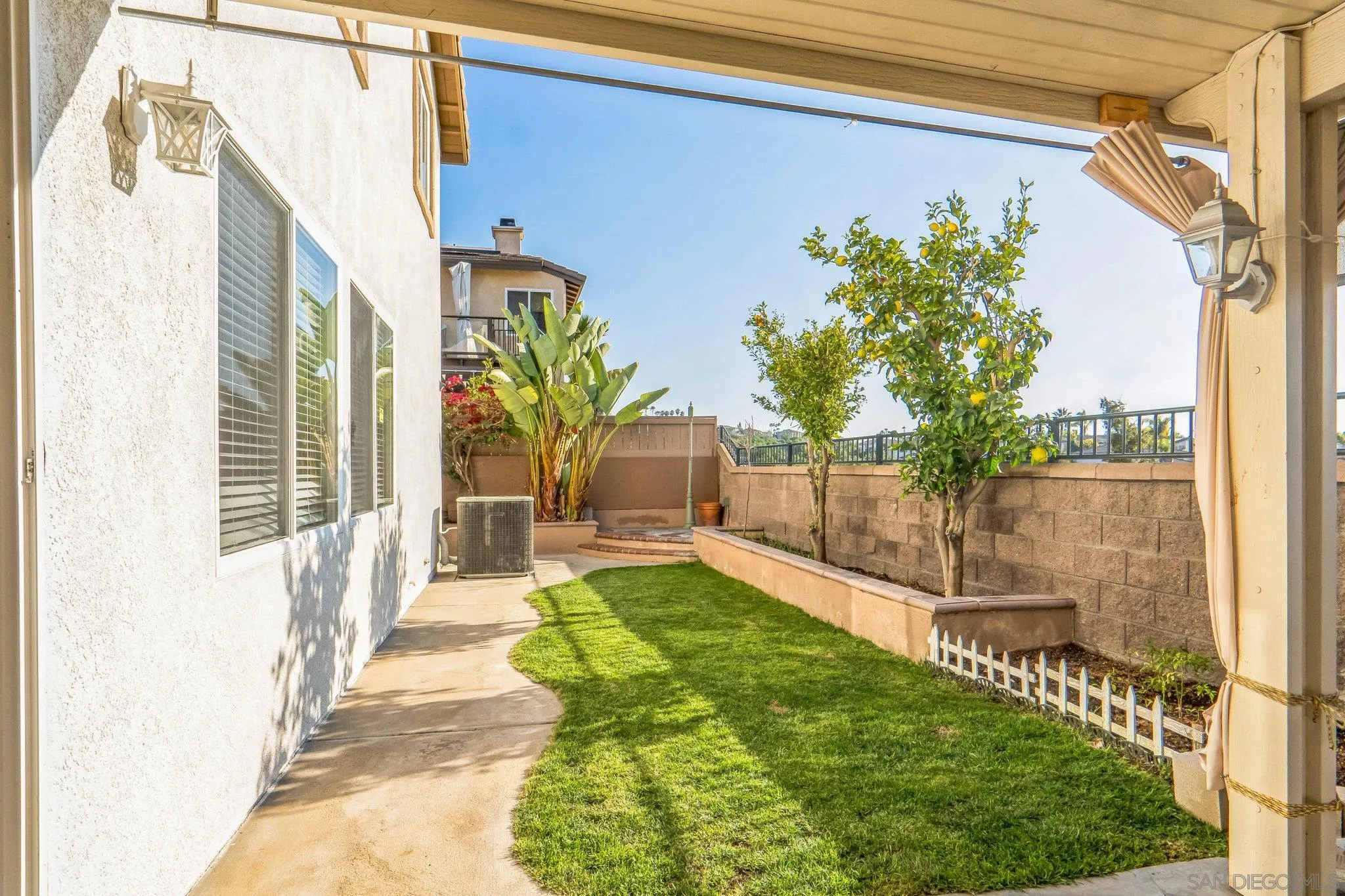 1064 Strawberry Valley Dr