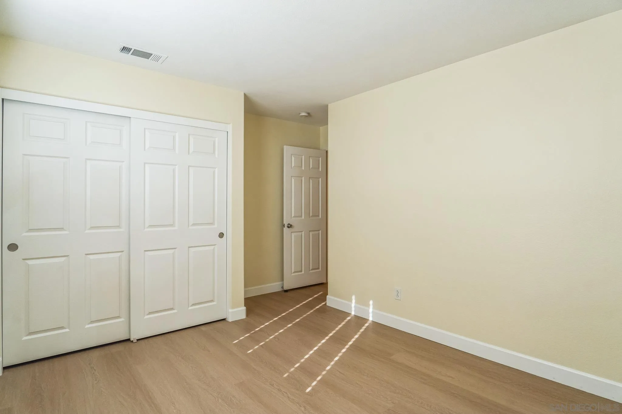 1064 Strawberry Valley Dr