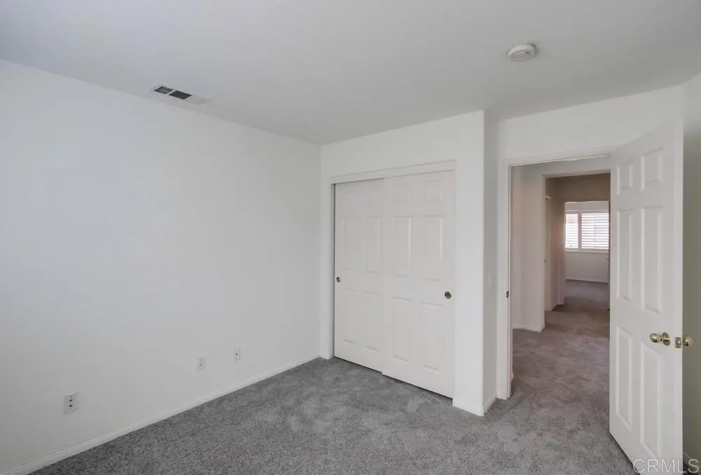 2732 W Canyon Ave