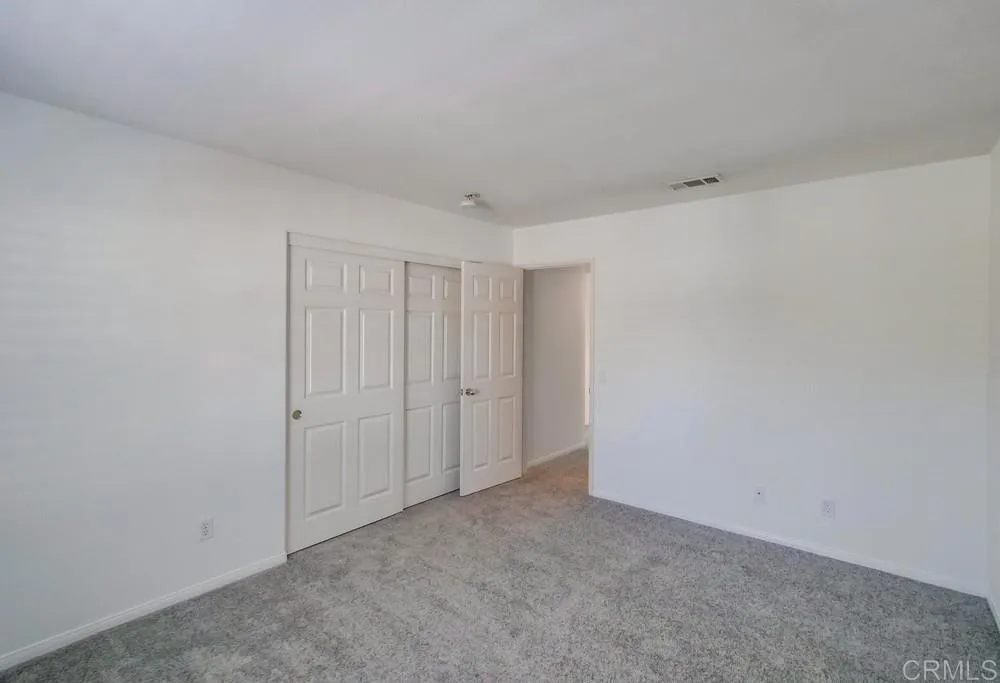 2732 W Canyon Ave