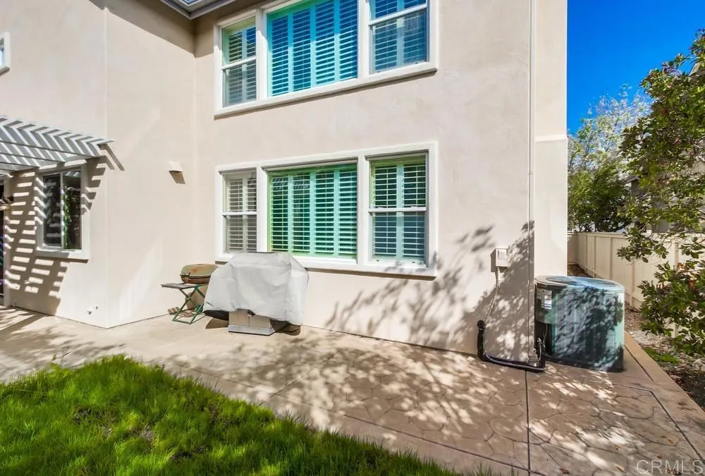 2732 W Canyon Ave