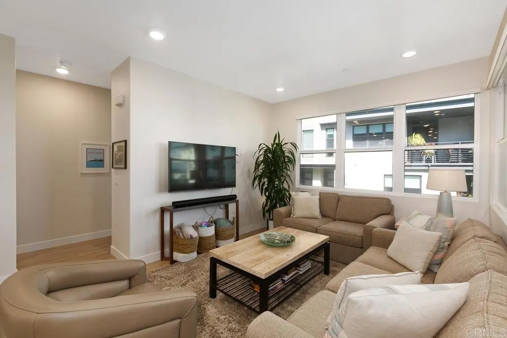 2732 Via Alta Place