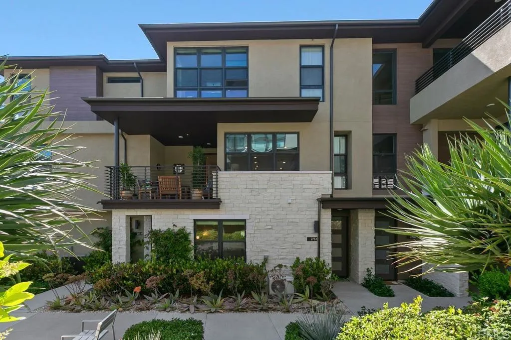 2732 Via Alta Place