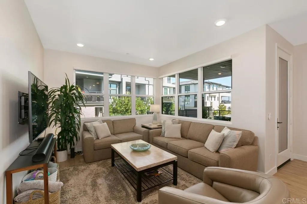 2732 Via Alta Place