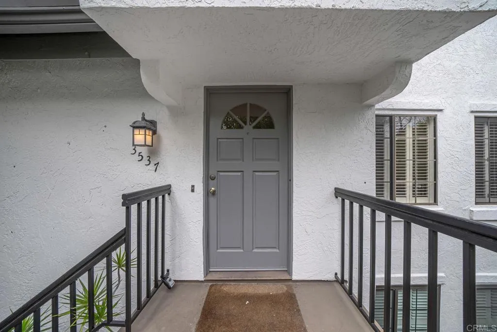 3537 Voyager Cir