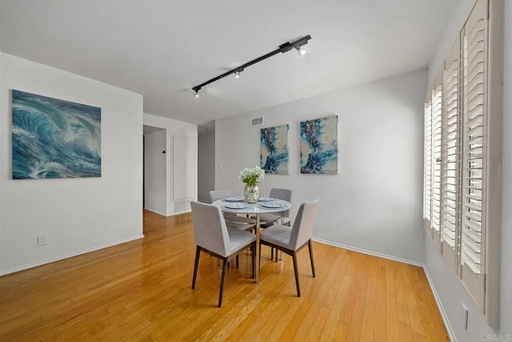 3537 Voyager Cir