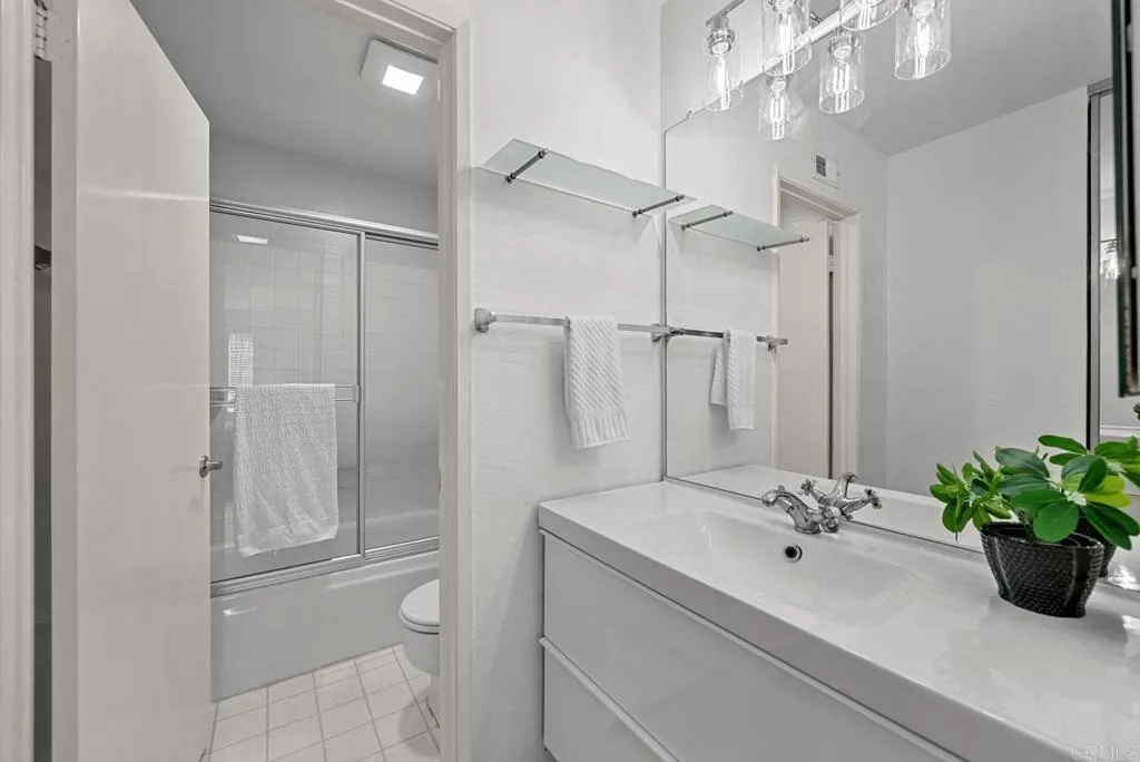 3537 Voyager Cir