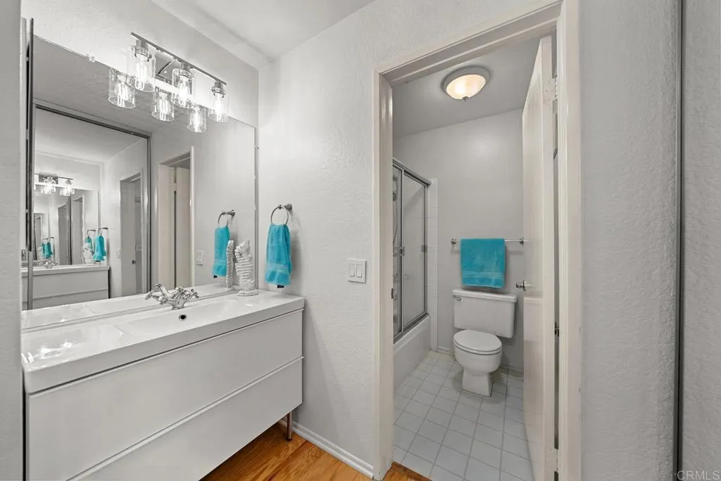 3537 Voyager Cir