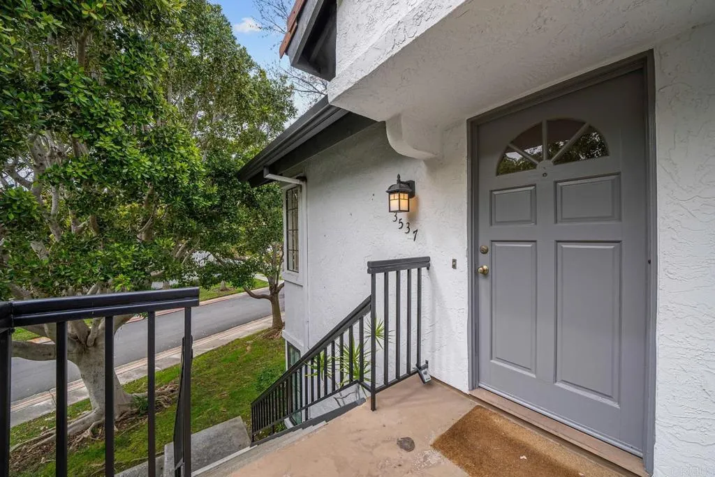 3537 Voyager Cir