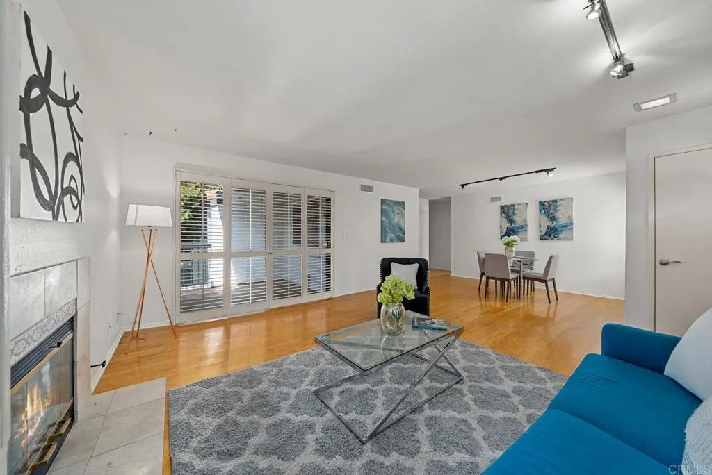 3537 Voyager Cir