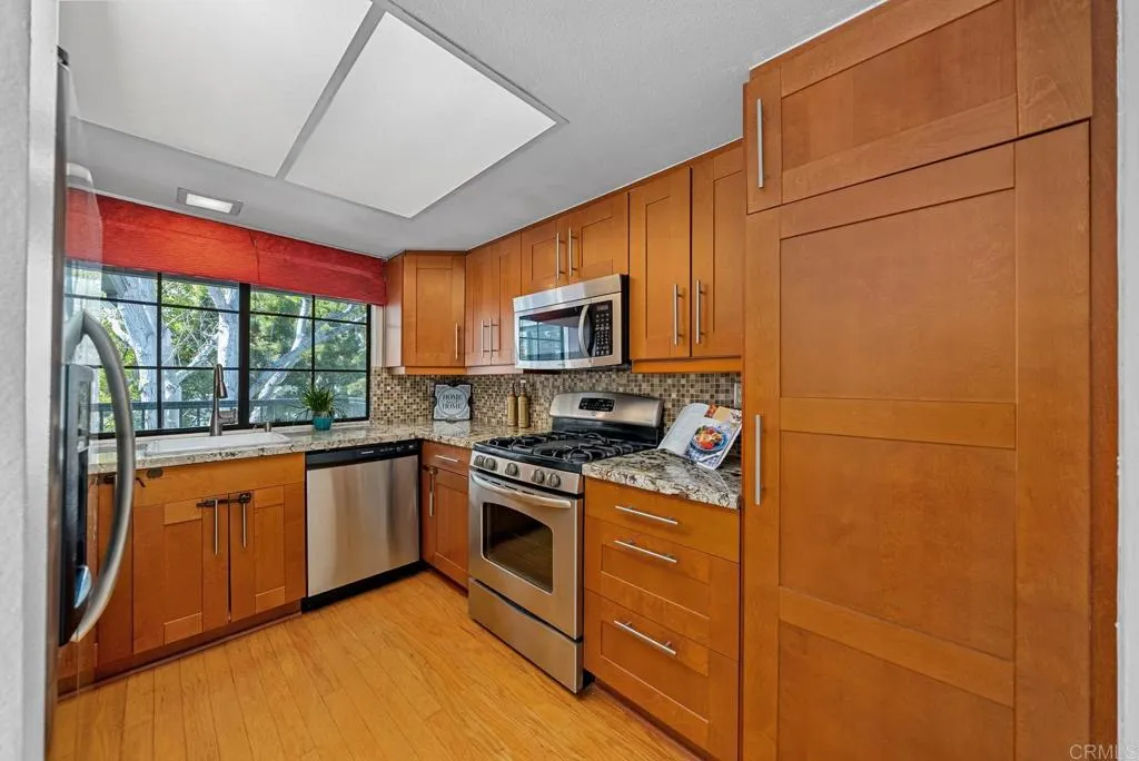 3537 Voyager Cir