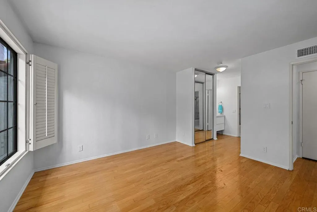 3537 Voyager Cir