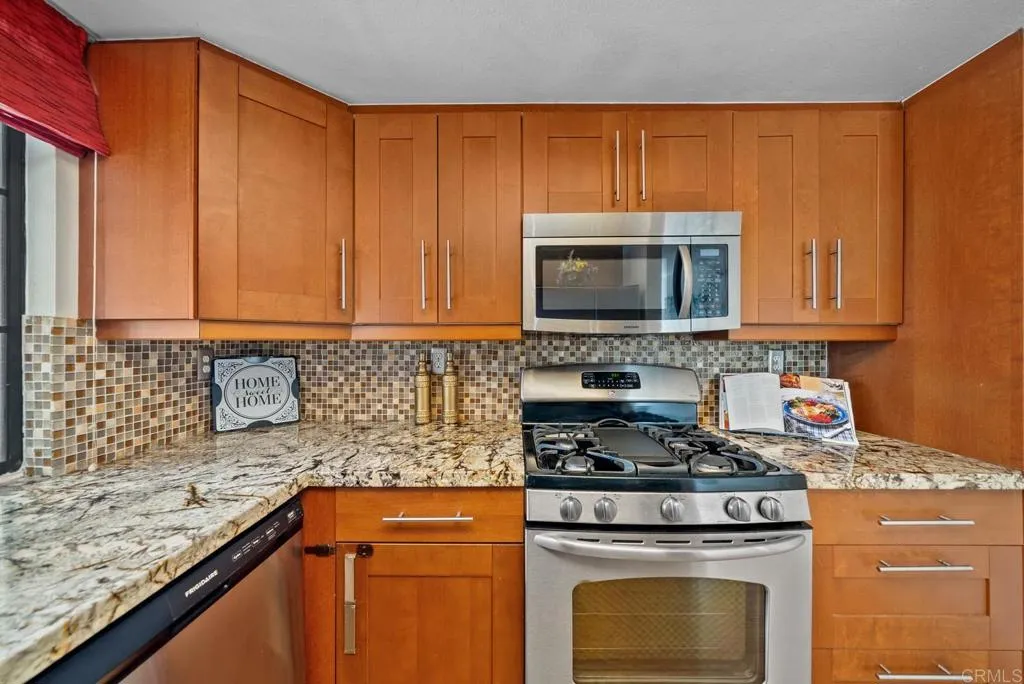 3537 Voyager Cir