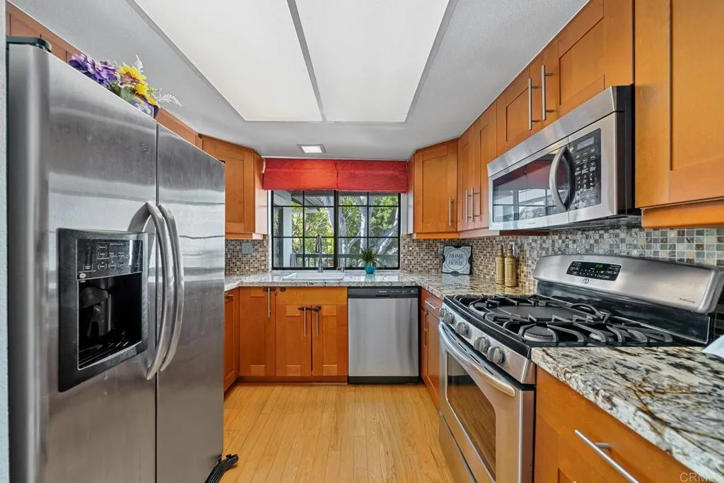 3537 Voyager Cir