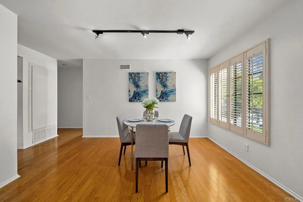 3537 Voyager Cir