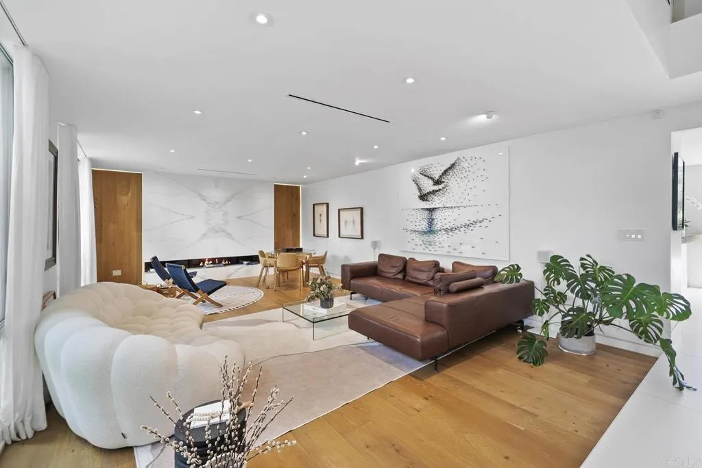 7713 Esterel Dr