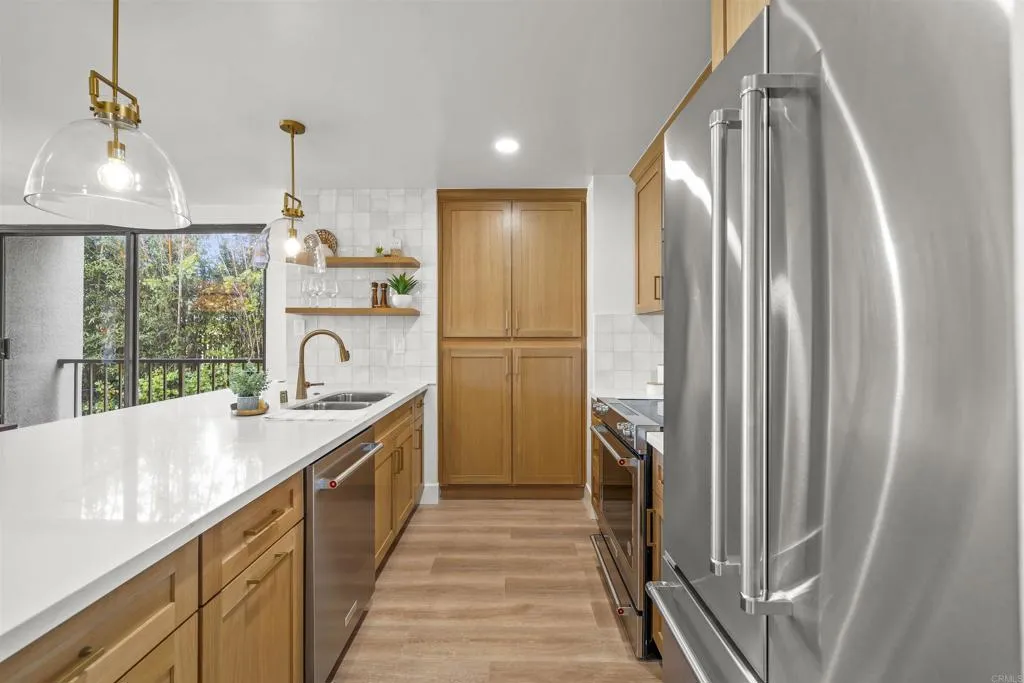 2500 Torrey Pines Rd Unit 305