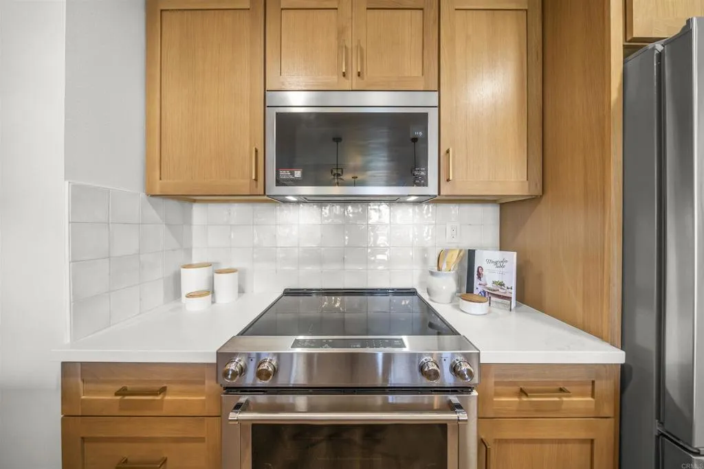 2500 Torrey Pines Rd Unit 305