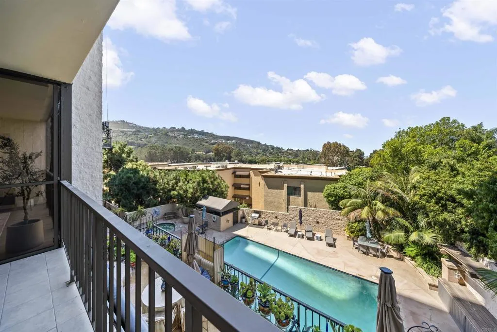 2500 Torrey Pines Rd Unit 305