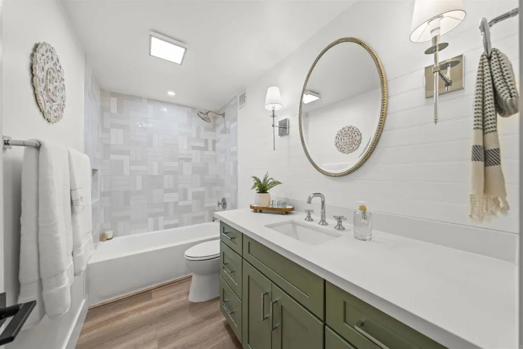 2500 Torrey Pines Rd Unit 305