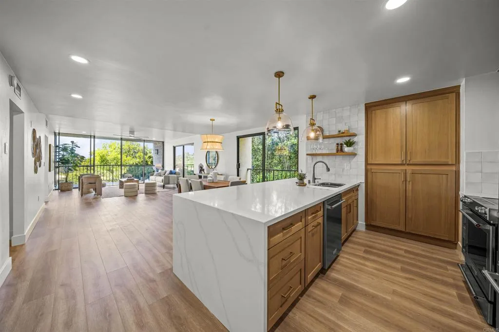 2500 Torrey Pines Rd Unit 305