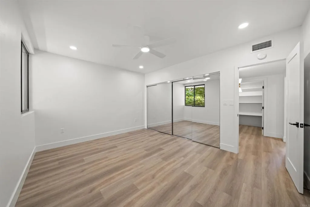 2500 Torrey Pines Rd Unit 305