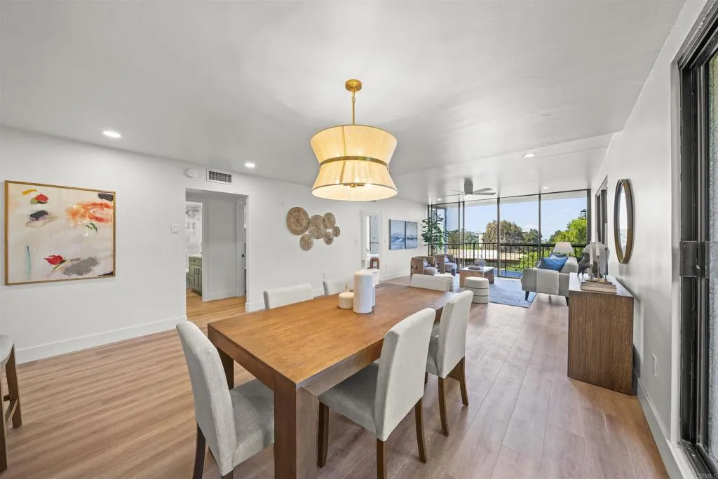 2500 Torrey Pines Rd Unit 305