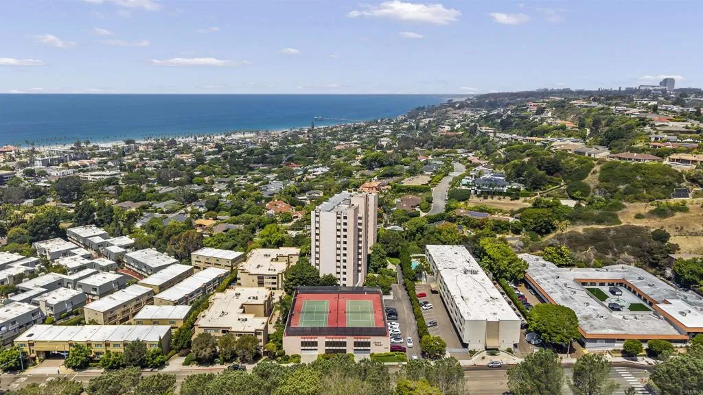 2500 Torrey Pines Rd Unit 305