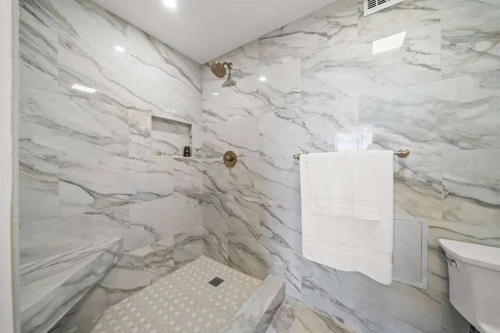 2500 Torrey Pines Rd Unit 305