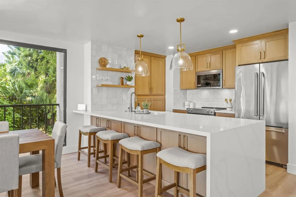 2500 Torrey Pines Rd Unit 305