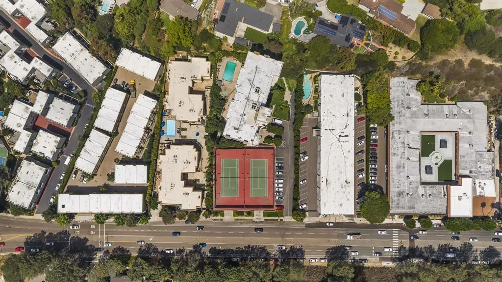 2500 Torrey Pines Rd Unit 305