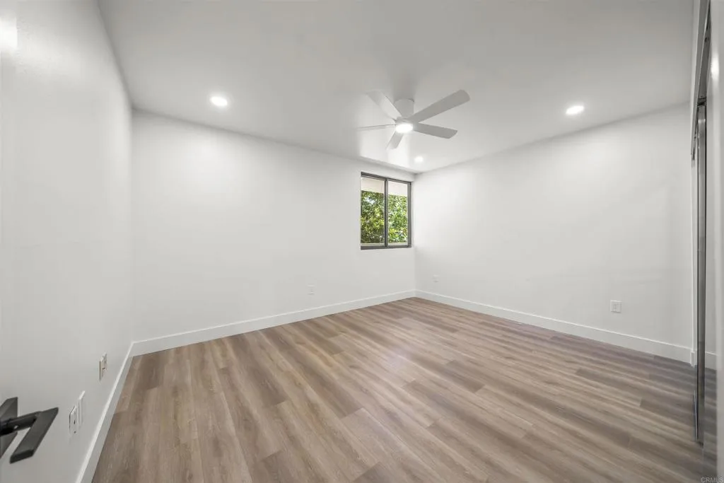 2500 Torrey Pines Rd Unit 305
